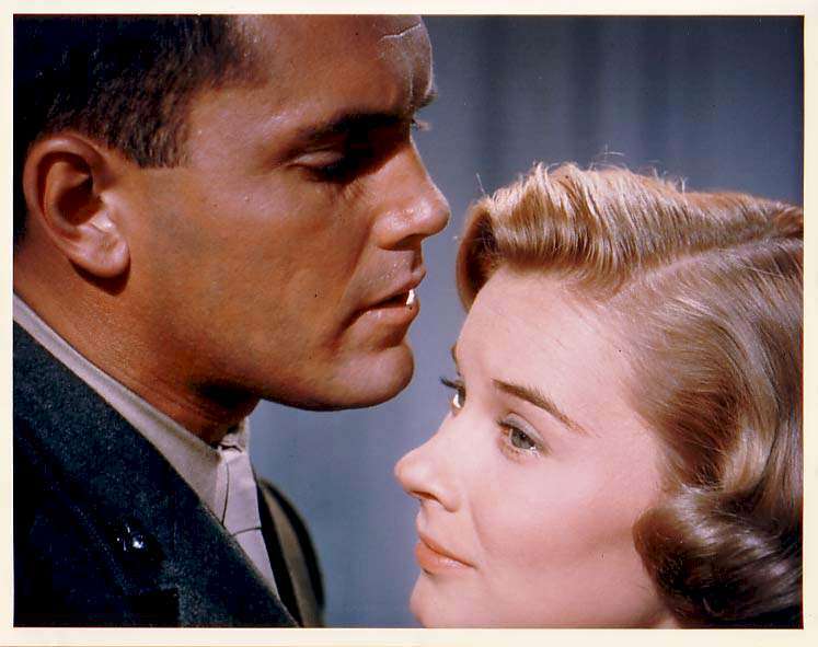 Jeffrey Hunter with Hope Lange in "In Love and War"