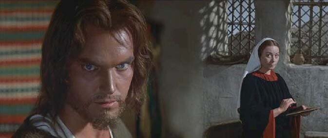 Jeffrey Hunter as Jesus with Siobhan McKenna as his mother Mary in King of Kings